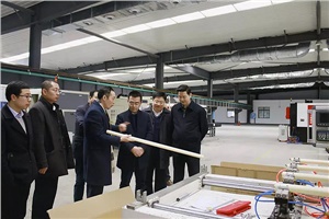 比亞迪股份有限公司副總裁劉煥明、株洲市高新區(qū)管委會(huì)副主任馬立恒、統(tǒng)戰(zhàn)部長(zhǎng)周玉智等領(lǐng)導(dǎo)一行蒞臨我司 指導(dǎo)工作